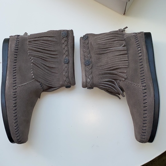 AUTH NIB MINNETONKA Hi-Top Back Zip Boot Grey - Picture 3 of 12